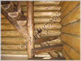 Рубленая лестница из плах. Технология декоративного старения древесины