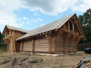 Сруб деревянного двухэтажного дома по проекту Олли